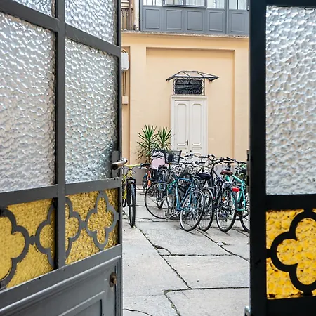 Madamin 9 - Contemporary In A Prestigious Building Turin